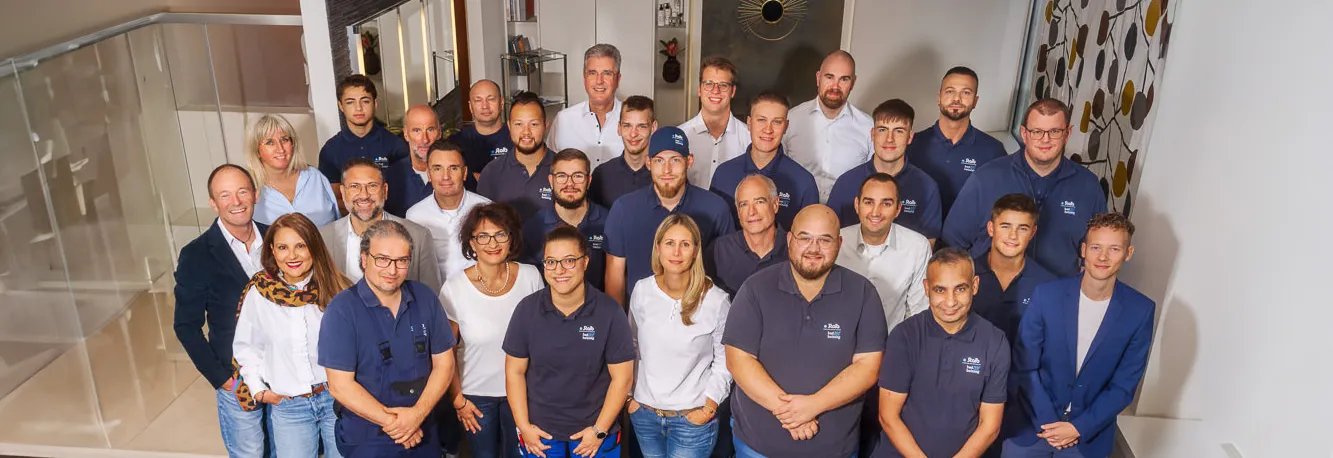 Teamfoto des Sanitär- und Heizungshandwerksunternehmens Richard Staib GmbH + Co. KG in Pforzheim.