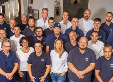 Teamfoto des Sanitär- und Heizungshandwerksunternehmens Richard Staib GmbH + Co. KG in Pforzheim.