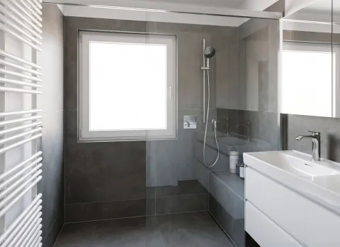 Dusche mit Fensterlicht und grauen Fliesen
