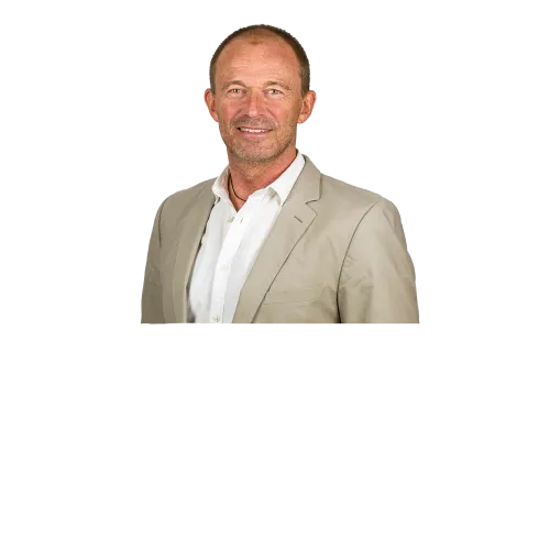 Dirk Gebhardt vor neutralem Hintergrund.