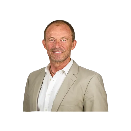 Dirk Gebhardt vor neutralem Hintergrund.